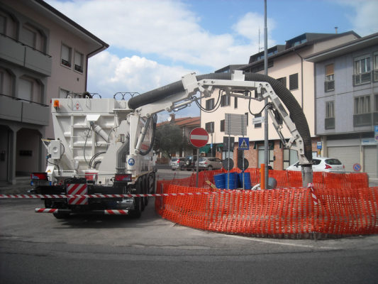 Esecuzione e prescavi a risucchio e sondaggi per il carotaggio dei terreri profonditàEsecuzione e prescavi a risucchio e sondaggi per il carotaggio dei terreri profondità