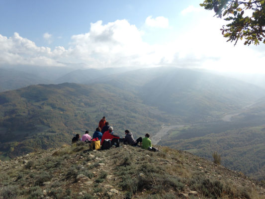 Osservazioni panoramiche del paesaggio: discussione sulle forme del rilievo e sui i rapporti forme-litologie, introduzione concetto di reticolo idrografico, utilizzo di carta topografica