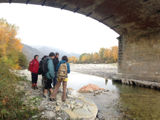 Osservazioni panoramiche del paesaggio per discutere le forme del rilievo, i rapporti forme-litologie, concetto di reticolo idrografico, utilizzo di carta topografica
